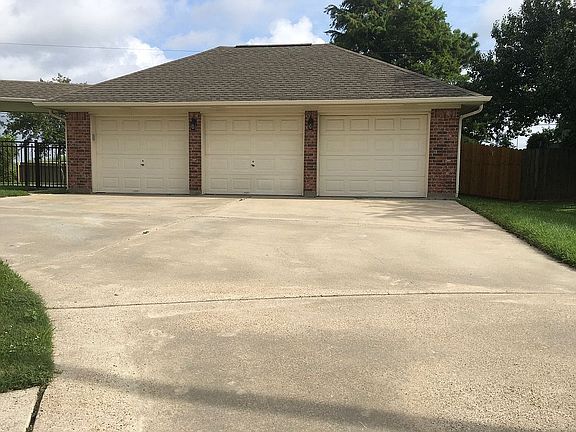3 Car Detached Garage