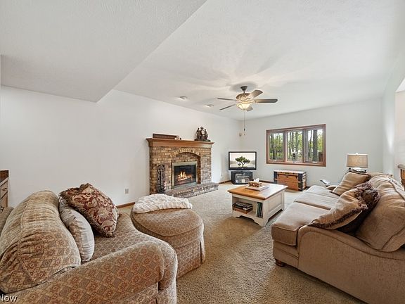 3rd image of 8861 Edgewood Dr