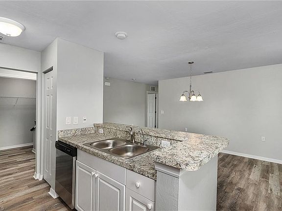 4th image of 3215 Sunshine Blvd N