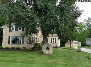 7557 River Rd, Olmsted Falls, OH 44138