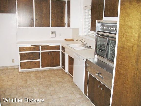 5th image of 12112 Rose Dr