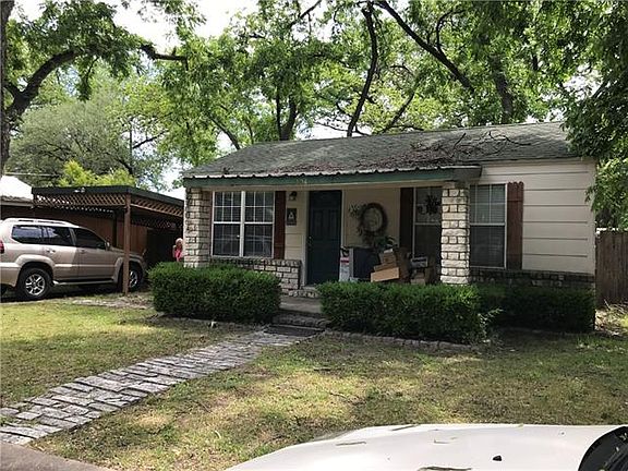 2nd image of 104 E Pecan St