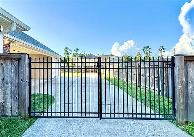 10211 Webb Rd — Photo 2