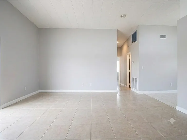 164 Tradewinds Dr NW #A — Photo 2
