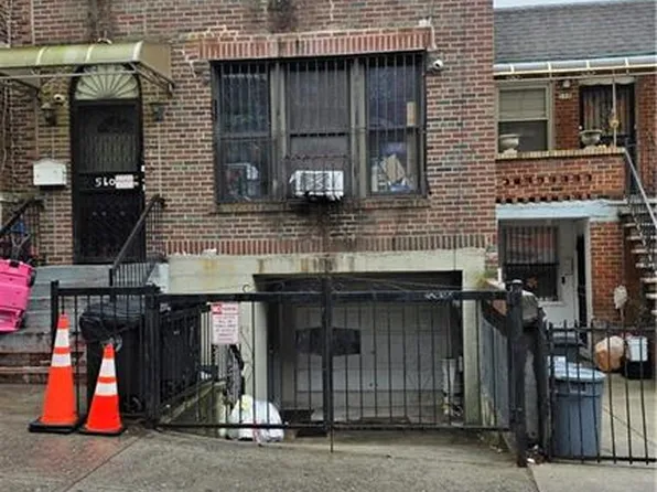 560 46th St, Brooklyn, NY 11220