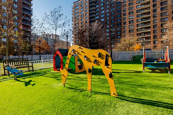 Rented by PWV Acquisitions | media 36