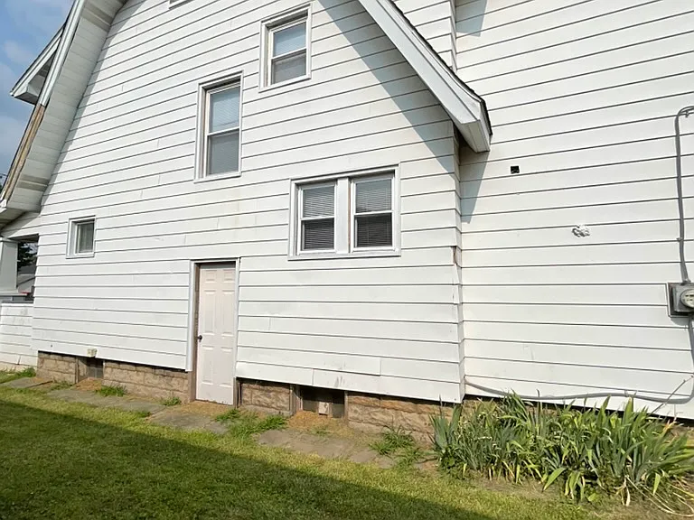 1101 W 4th St — Photo 23