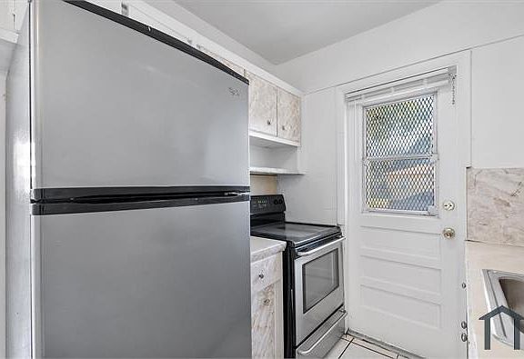 5th image of 16100 NE 19th Ct Suite 4
