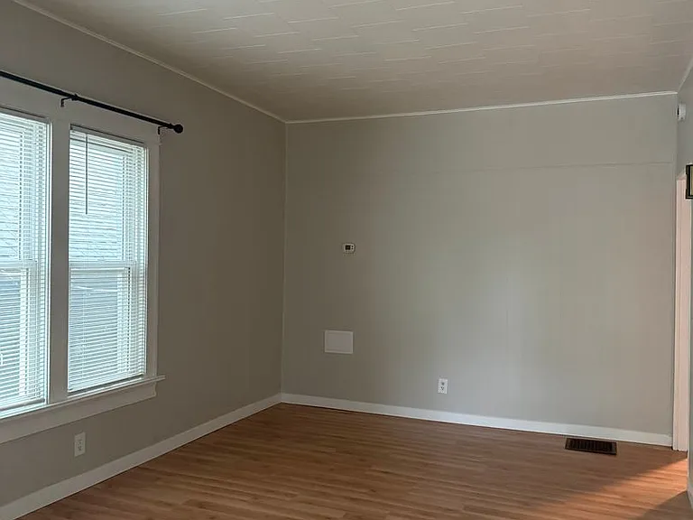 1213 Grand St — Photo 4