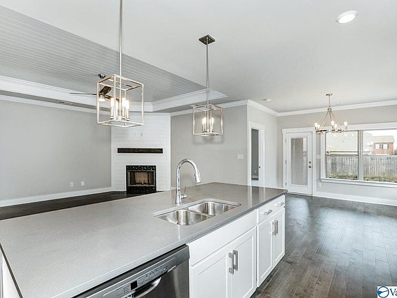 5th image of 2502 Celia Ct SW