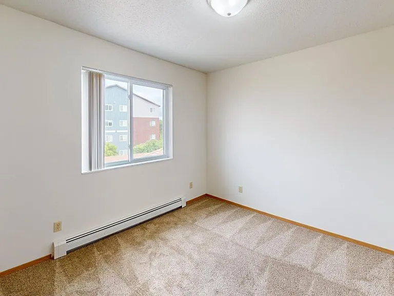 Dakota E & W Apartments — Photo 76