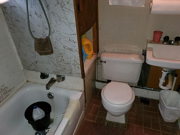 4th image of 903 N 12th St