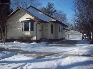 121 Hope Ave, Waterloo, IA 50703
