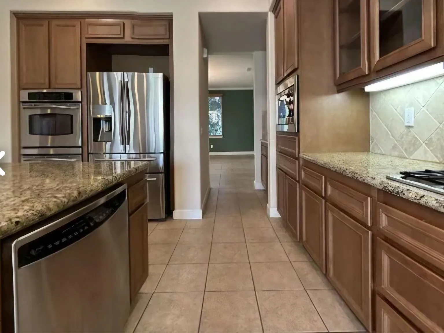 5 bed, 3604 sqft, $4,900 — Photo 3