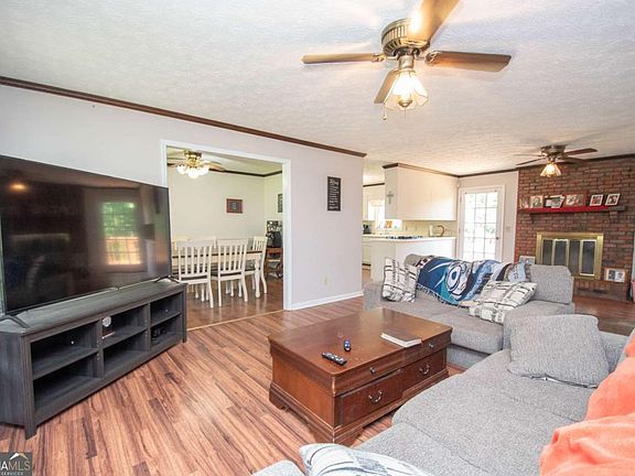 4th image of 128 Robin Hood Dr