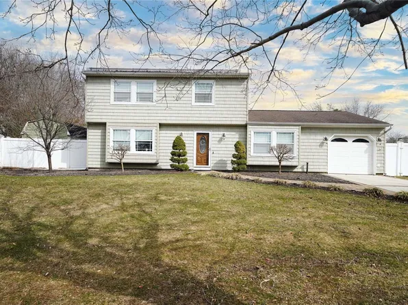 31 Reiben Street, Bellport, NY 11713