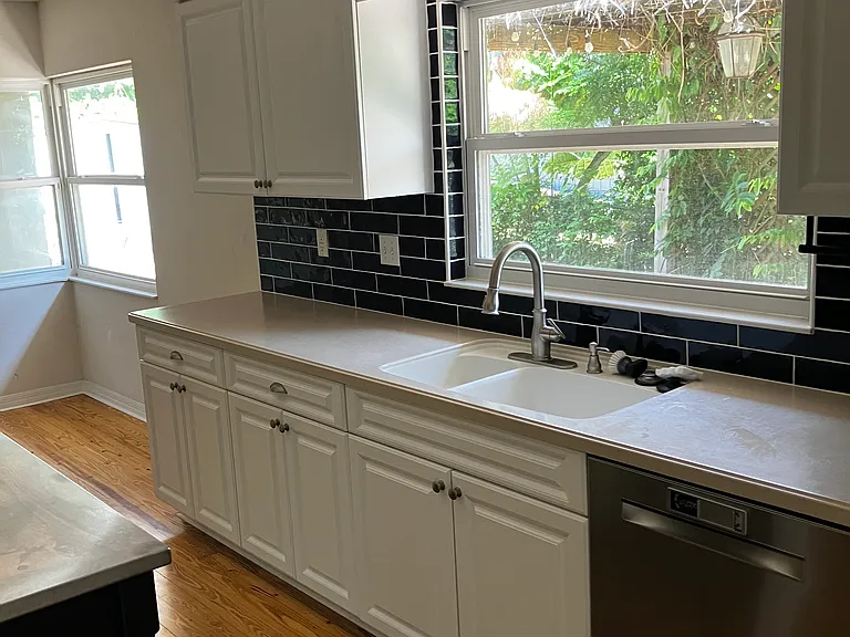 736 Easton Dr — Photo 8