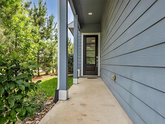 3rd image of 662 Aspen Falls Ct