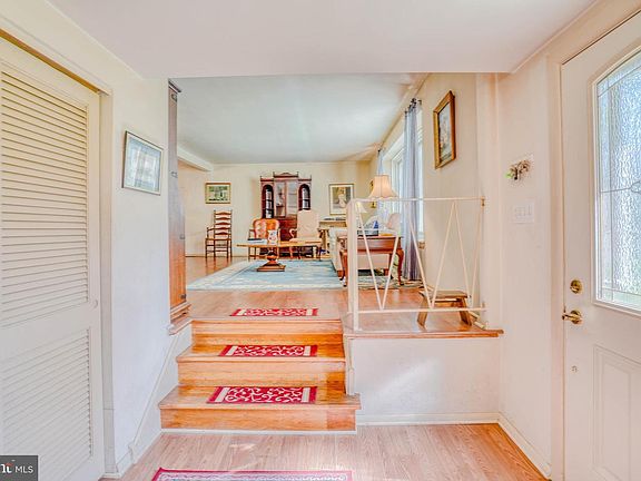 2nd image of 407 Keats Rd