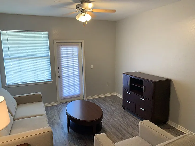 Port Royal Apartment Homes — Photo 6