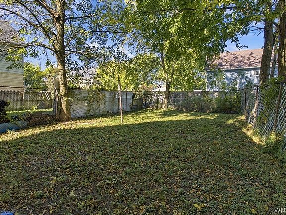 4th image of 386 Esser Ave