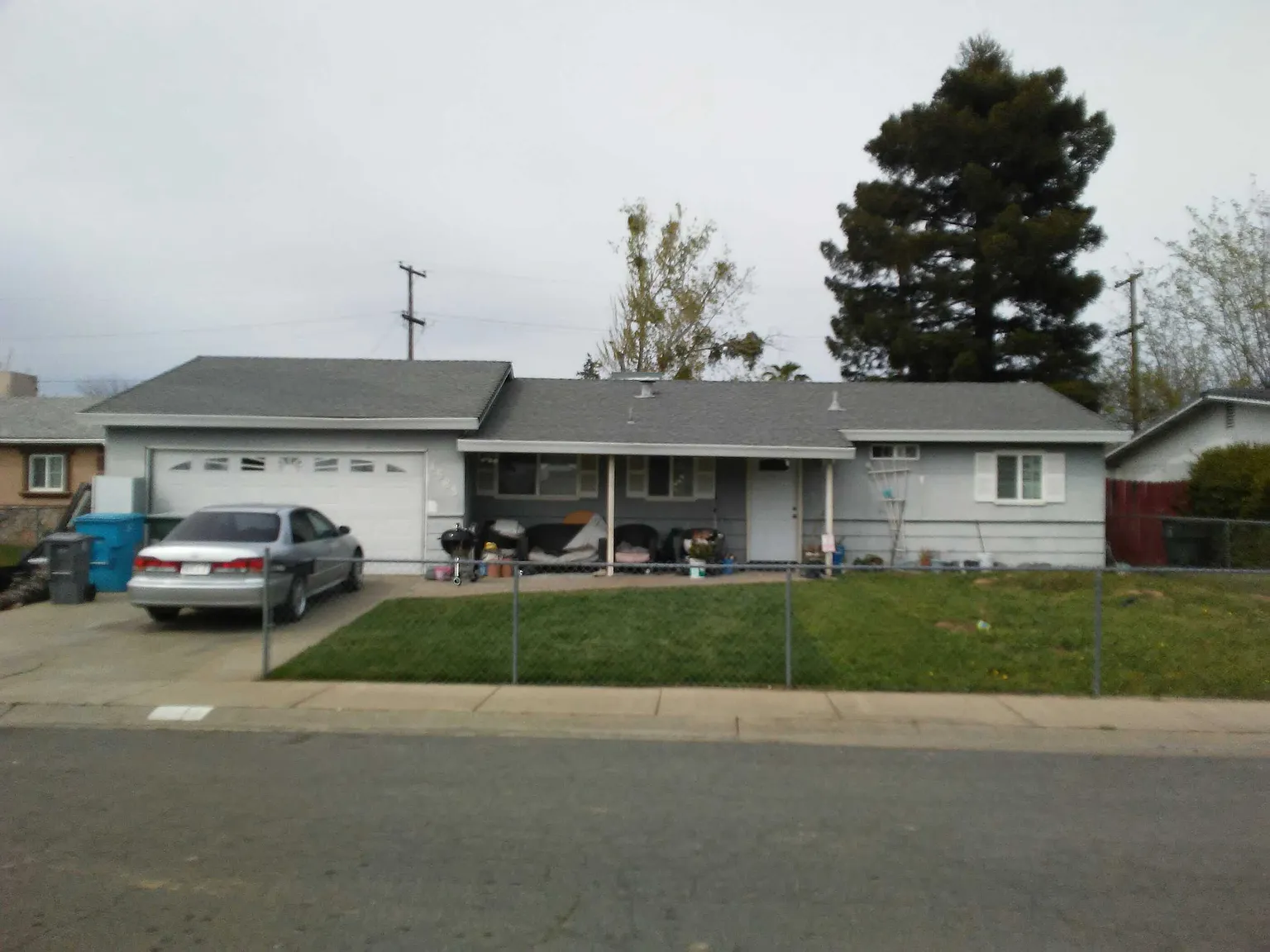 1585 Catalpa St photo 1