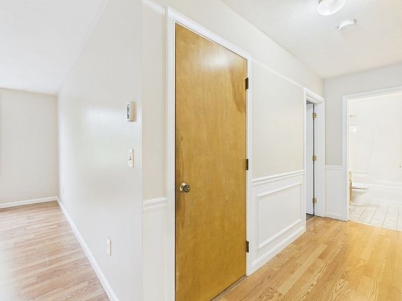 5th image of 8 Meadowbrook Ct Unit 8
