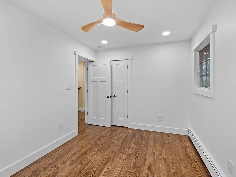 269 Illinois Ave — Photo 24