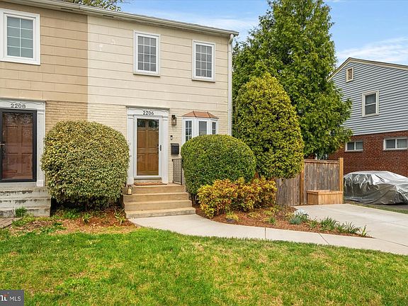 2nd image of 2206 Rollins Dr