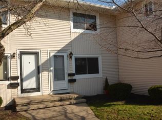 631 Eastbrooke Ln, Rochester, NY 14618