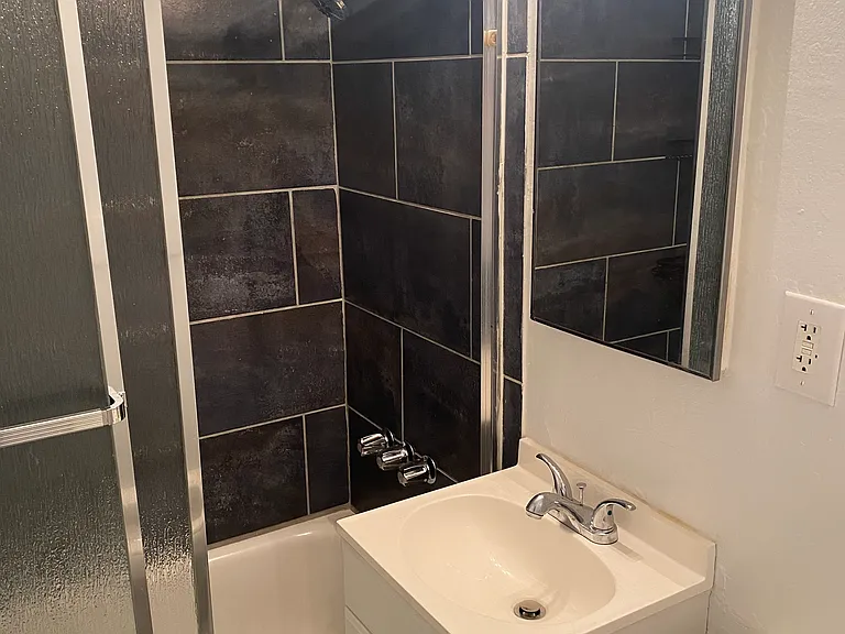929 Oak St #4 — Photo 7