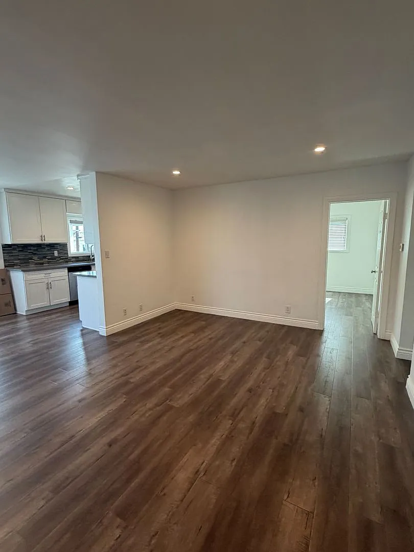 2040 Sherbourne — Photo 2