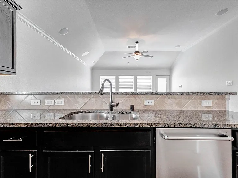 1511 Evermore Manor Ln — Photo 6
