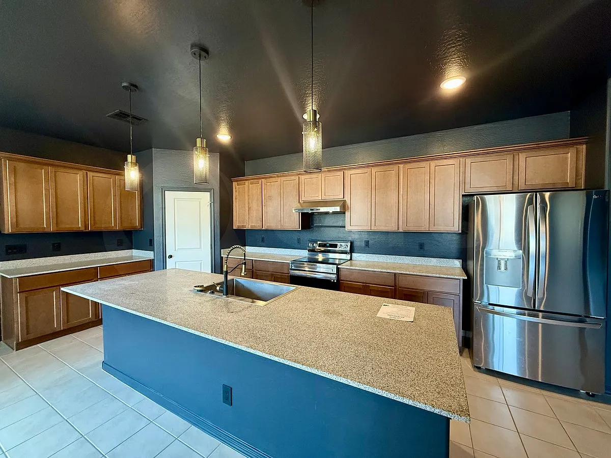 4 bed, 3.0 bath, 2189 sqft, $2,599 — Photo 4