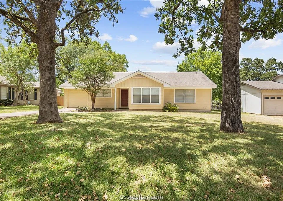 728 Mary Lake Dr