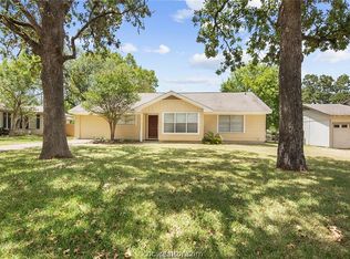 728 Mary Lake Dr, Bryan, TX 77802