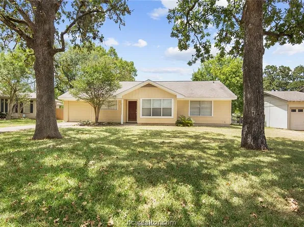 728 Mary Lake Dr, Bryan, TX 77802