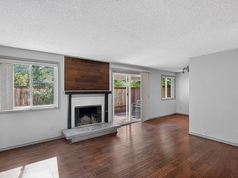 5751 SW 204th Pl — Photo 5