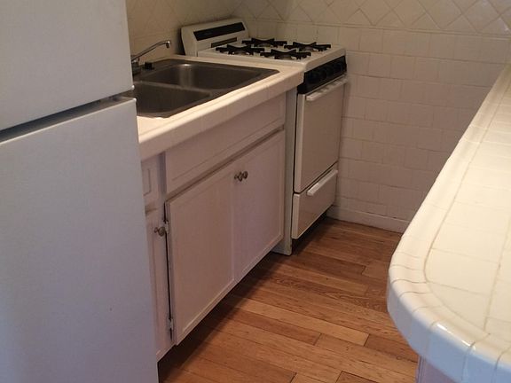 2nd image of 635 N Orange Dr APT 1