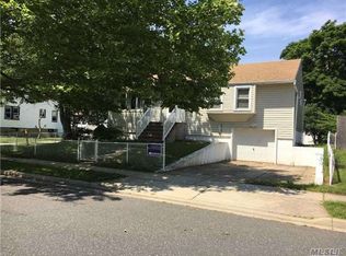 84 S Bay Ave, Freeport, NY 11520