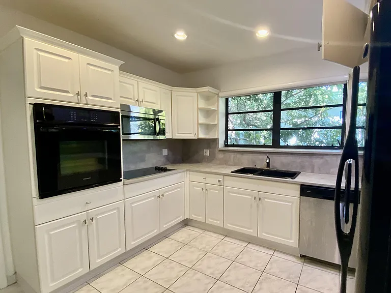 1101 Bay Dr — Photo 25