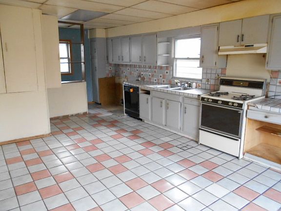 4th image of 17 Ash St