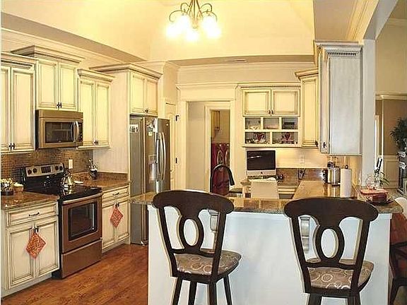 4th image of 8065 Hampton Cove Dr