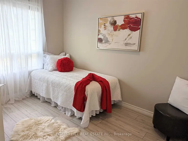 9 Greenbriar Rd #103 — Photo 16