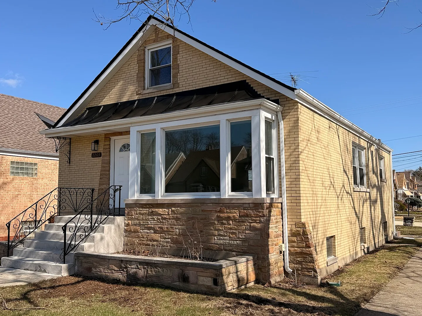 2263 S 14th Ave photo 1