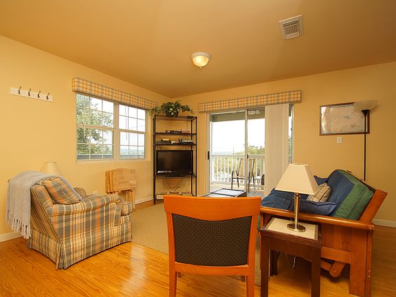 5th image of 381 Woodwind Dr