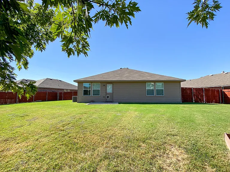 6940 Derbyshire Dr — Photo 19