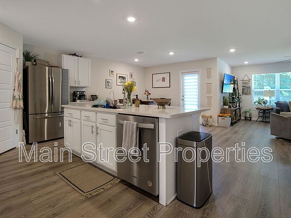 5th image of 951 Lovebird Ct