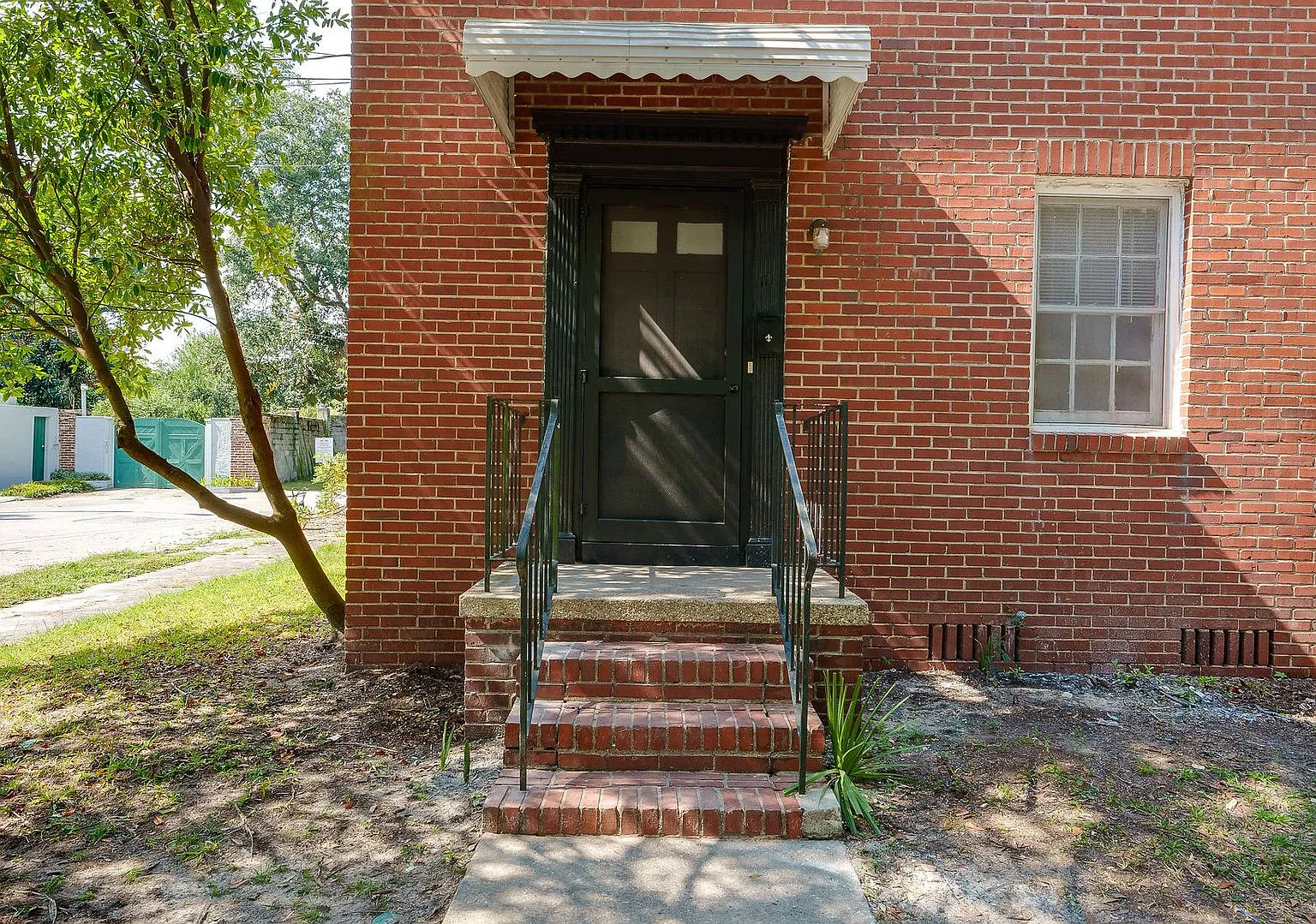 3 Bedroom 1.5 Bath Townhouse in Wagener Terrace - Charleston Peninsula — Photo 3