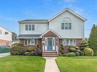 922 N 1st St, New Hyde Park, NY 11040